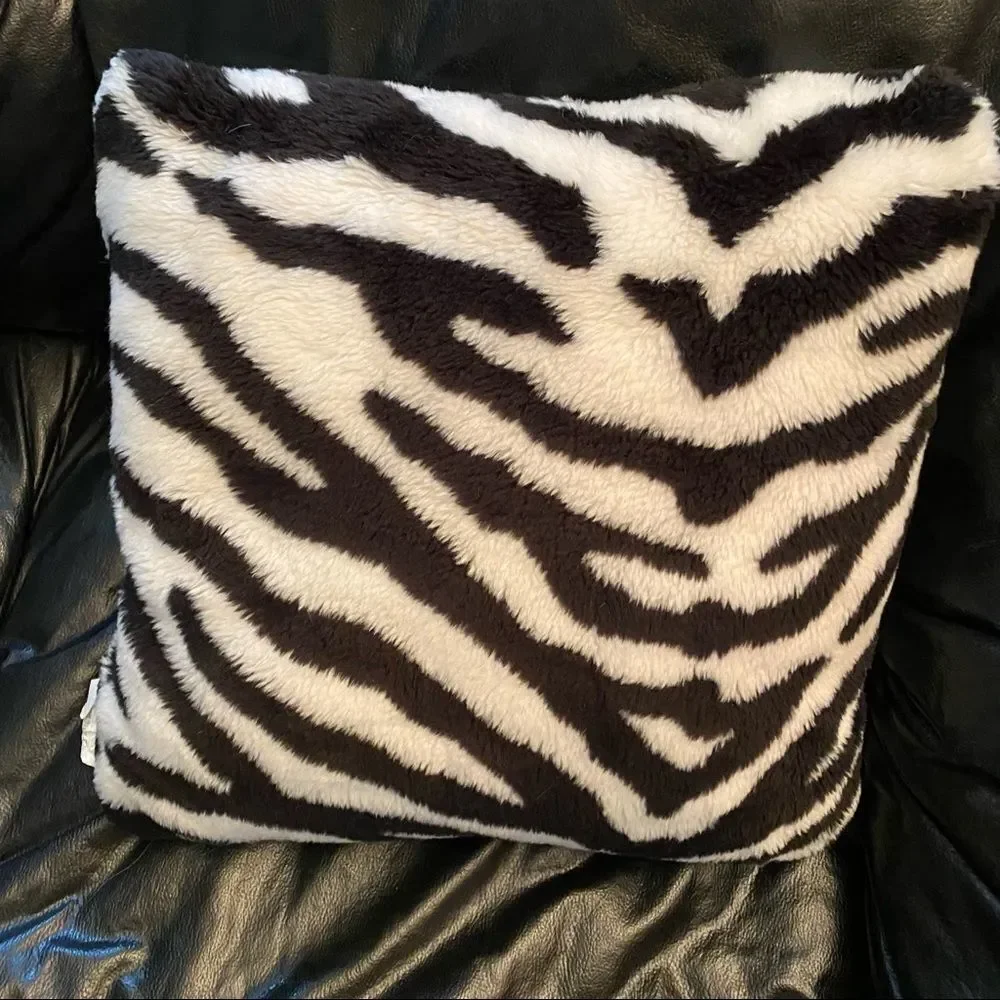 Zebra decorative Pillows 18”x18” QTY 2
